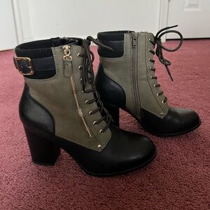 APT9 Women's Black and Khaki Boots
